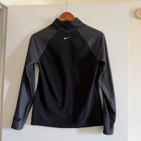 Nike Pro HyperWarm Black/Gray Pullover Long Sleeve Top size Small EUC - Picture 9 of 14
